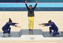 زانو زدن بایلز و چیلز؛ اوج‌گیری روح ورزشکارانه در المپیک
