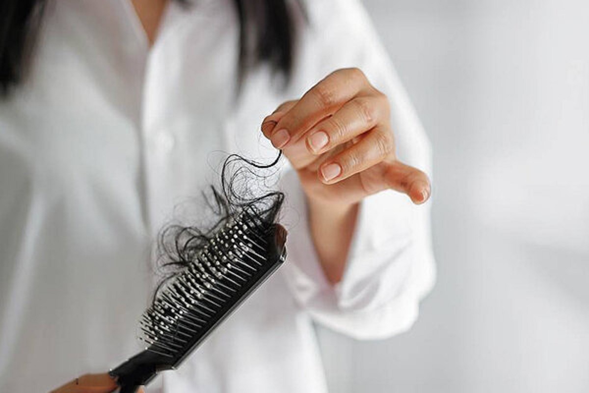 غذاهایی که باعث ریزش مو می شوند / راه هایی برای کاهش ریزش موی ناشی از افزایش سن