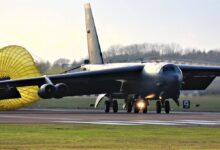 فرود بمب افکن غول پیکر B-52 Stratofortress (فیلم)