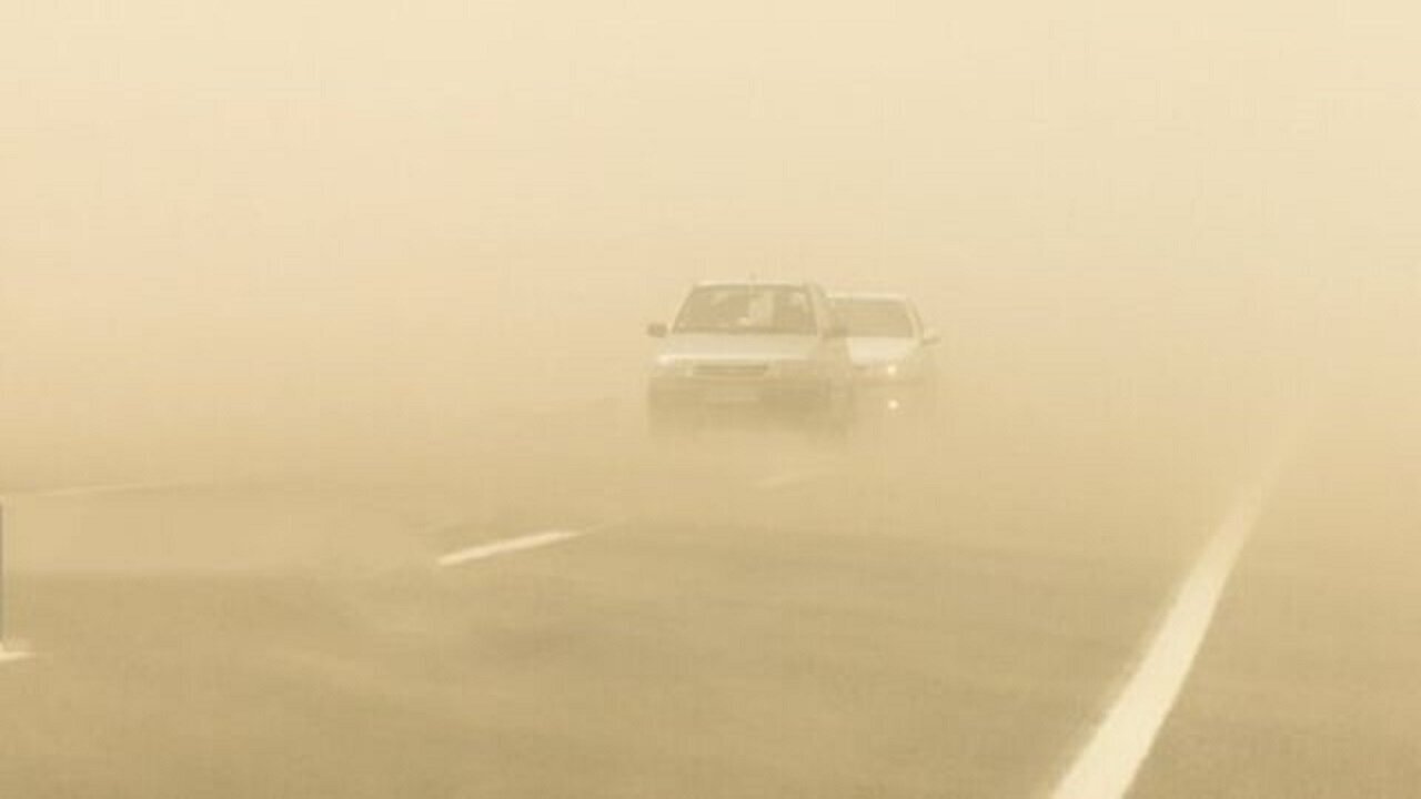وزش باد شدید و گرد و خاک در جاده های 5 استان