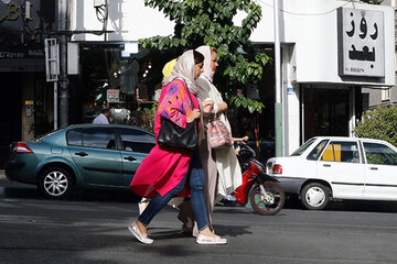 دل برخی از دختران ایرانی از صدای مادرشان بلند شد.