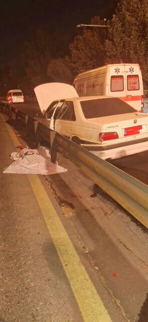 مرگ زن جوان بر اثر برخورد کامیون پرشین با گاردریل در بزرگراه چمران مرگ زن جوان بر اثر برخورد کامیون پرشین با گاردریل در بزرگراه چمران