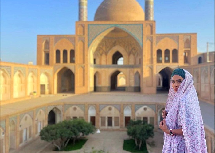 بیوگرافی مونا کرمی/ از این بازیگر چه می دانیم؟ 8 عکس مونا کرمی