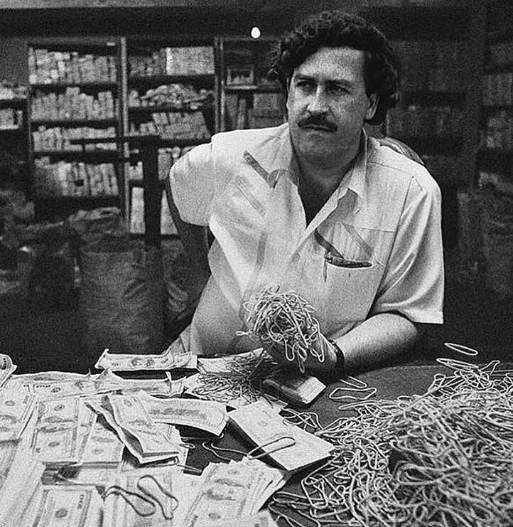 معرفی سایت بازتاب آنلاین سریال Narcos