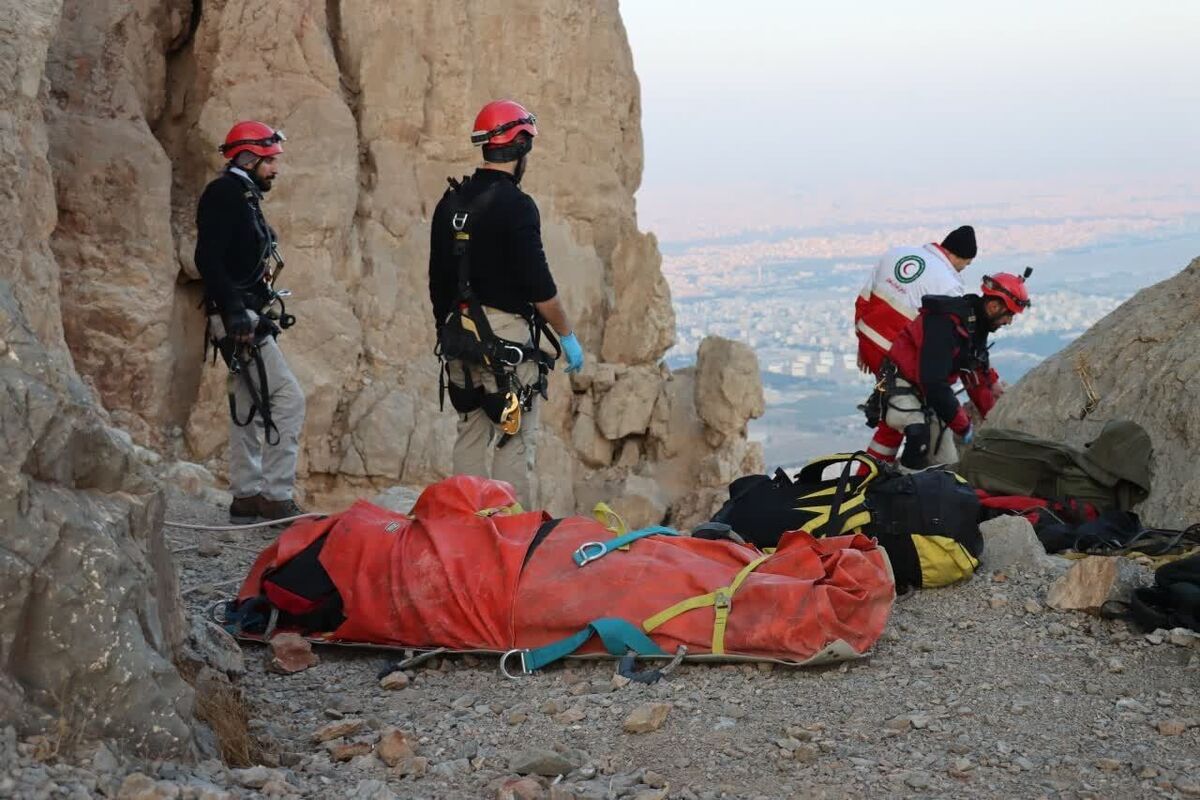 سه نفر بر اثر سقوط از کوه صفا در اصفهان جان باختند