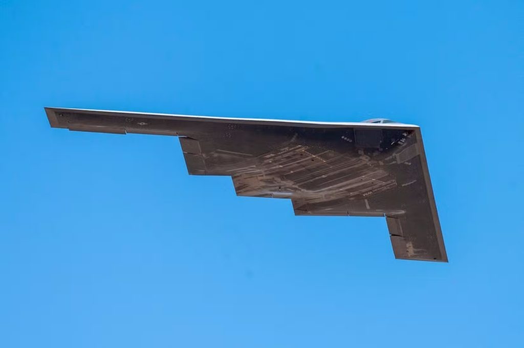 آیا بمب افکن پنهانکار B-21 Raider می تواند بدون خلبان پرواز کند؟