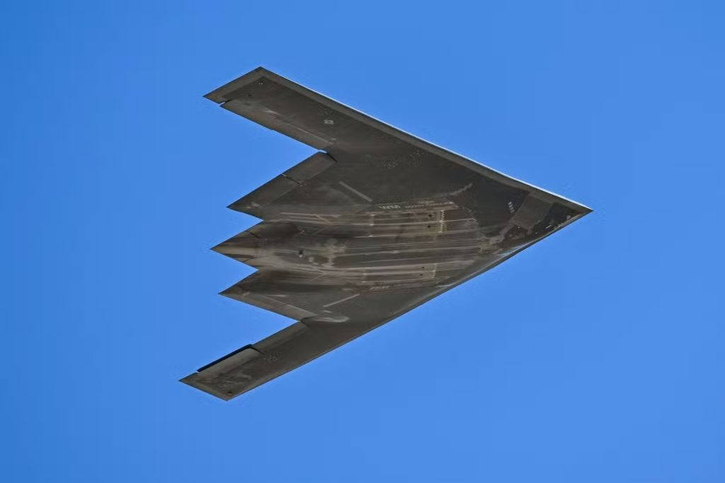 آیا بمب افکن پنهانکار B-21 Raider می تواند بدون خلبان پرواز کند؟