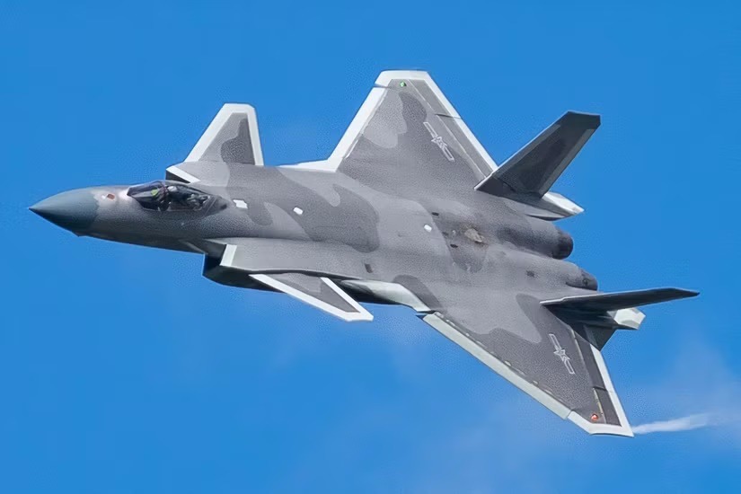 ۷ فروند جنگنده که می توانند برتری هوایی F-22 Raptor را تهدید کنند