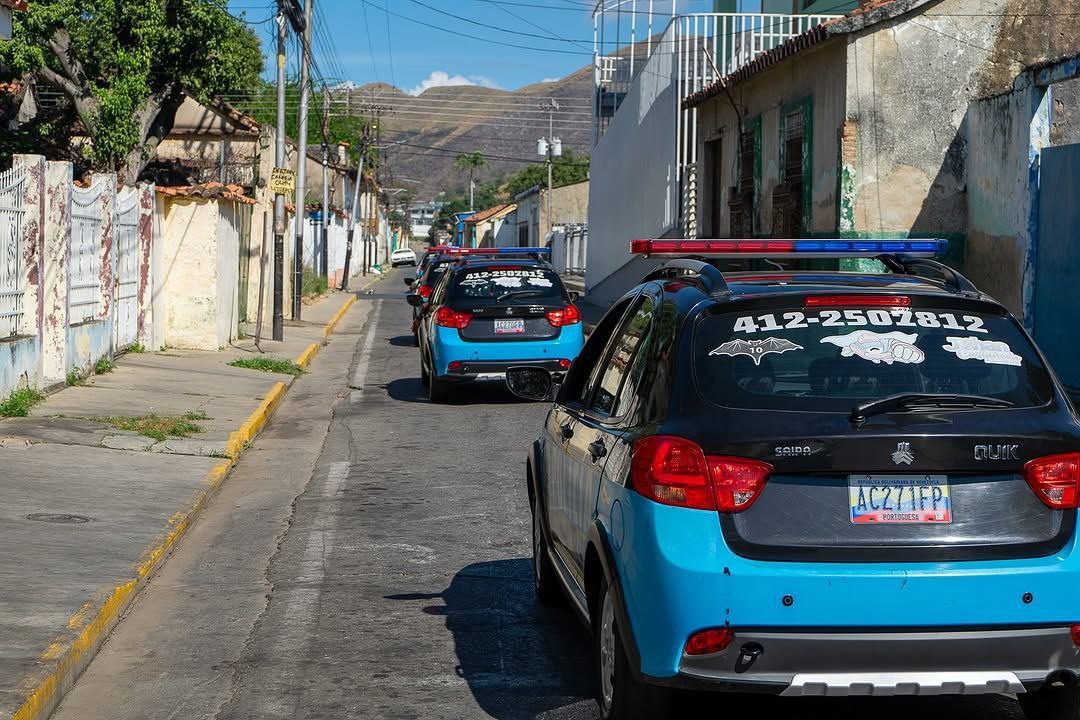 عکس طراحی جالب خودروی محبوب سایپا ساخت پلیس ونزوئلا عکس طراحی جالب خودروی پرطرفدار سایپا ساخت روزنامه فوتبال پلیس ونزوئلا