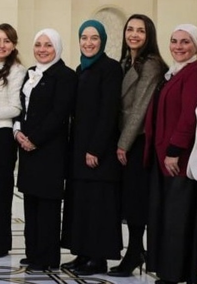 انتشار اولین تصویر از زن ابو محمد الجلانیس در یک جلسه عمومی انتشار اولین تصویر از زن ابو محمد الجلانیس در یک جلسه عمومی