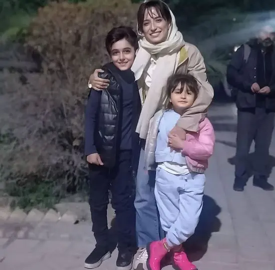 عکس جدید نگار جواهریان و دخترش نوردخت، شباهت بازتاب آنلاین را به خود جلب کرد. 1 1