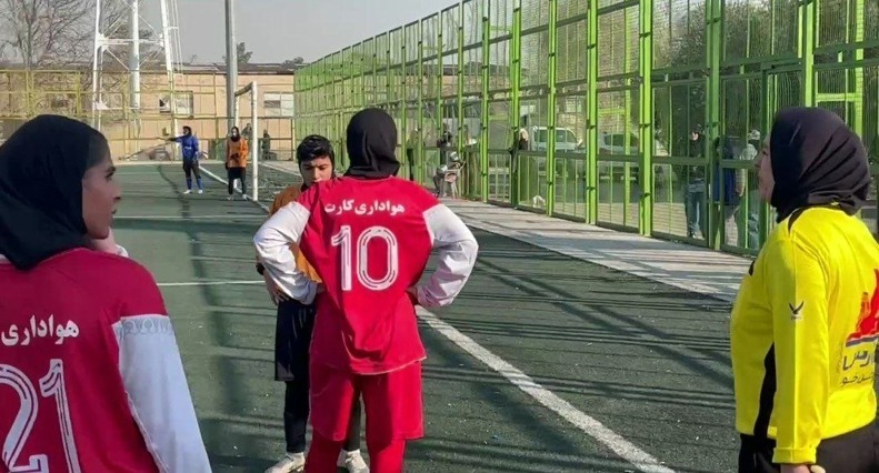 صحنه هایی را در مسابقات قهرمانی بانوان پرسپولیس نشان می دهد! صحنه هایی را در مسابقات قهرمانی بانوان پرسپولیس نشان می دهد!