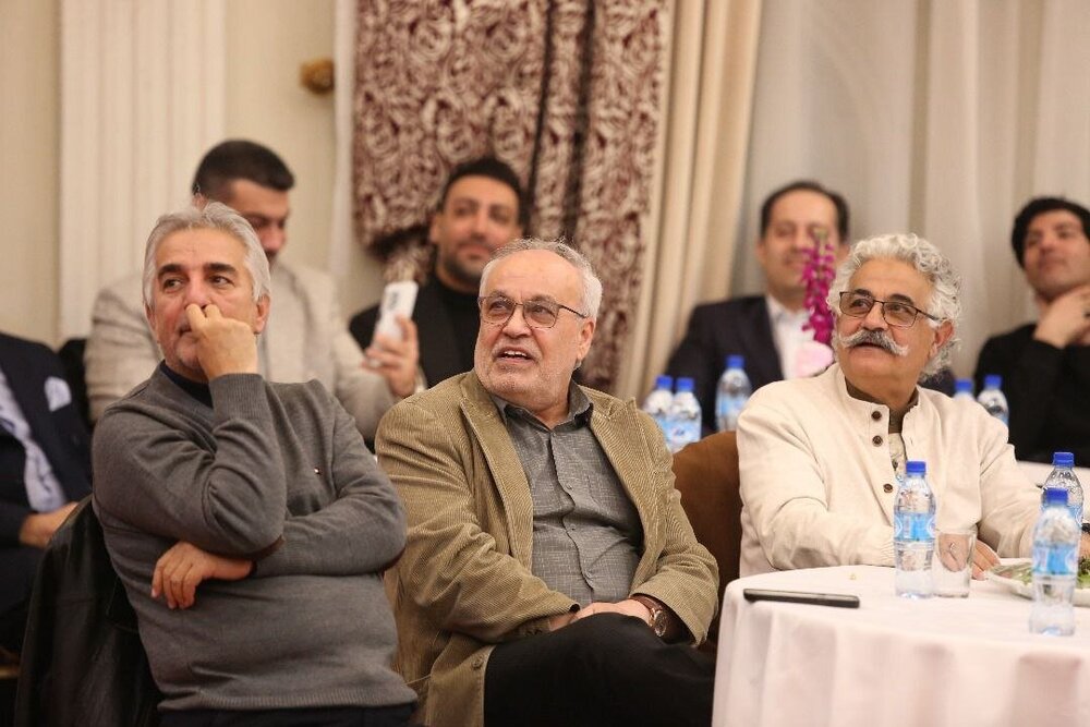 من با اعدام زندگی کردم و با اعدام درگذشت 1 محمد رضا حیاتی: من با عملکرد ، مووانی ، سلطانی و ناجافیان متولد شدم و من درگذشت