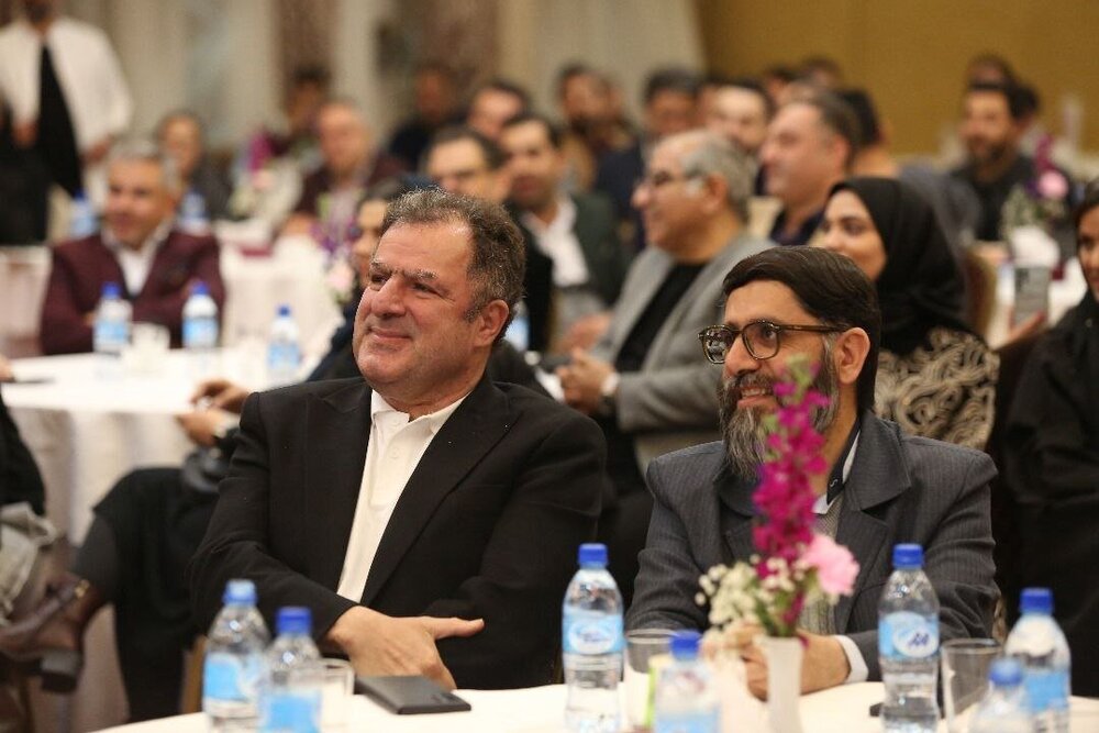 من با اعدام زندگی کردم و با اعدام درگذشت 2 محمد رضا حیاتی: من با عملکرد ، مووانی ، سلطانی و ناجافیان متولد شدم و من درگذشت