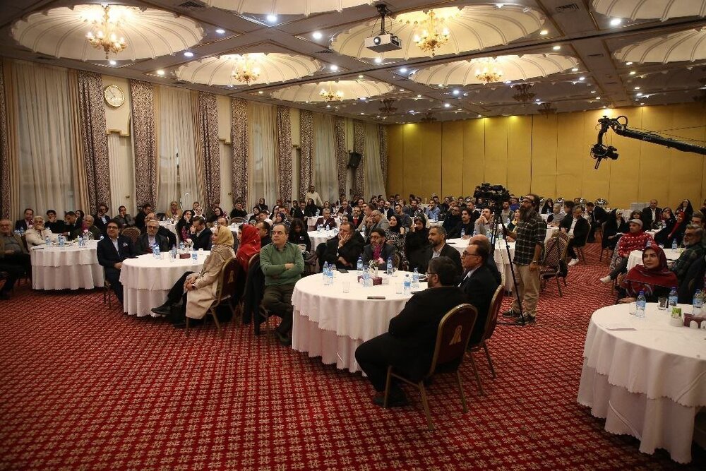 من با اعدام زندگی کردم و با اعدام درگذشت 3 محمد رضا حیاتی: من با عملکرد ، مووانی ، سلطانی و ناجافیان متولد شدم و من درگذشت