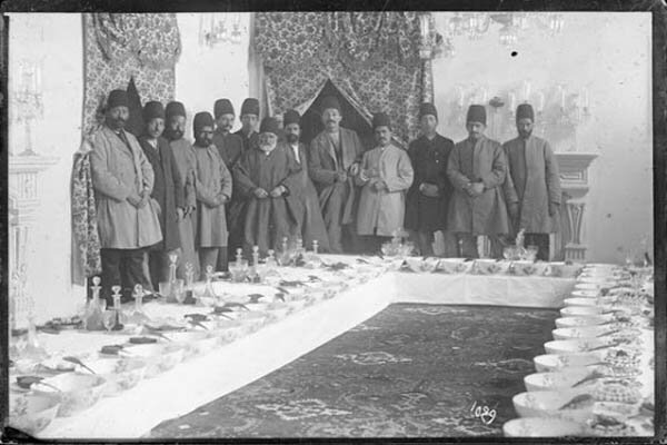 جدول قدیمی ایران چگونه بود؟ از کباب بره گرفته تا شمع و شهد جدول قدیمی ایران چگونه بود؟ از کباب بره گرفته تا شمع و شهد