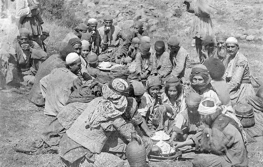 جدول قدیمی ایران چگونه بود؟ از کباب بره گرفته تا شمع و شهد جدول قدیمی ایران چگونه بود؟ از کباب بره گرفته تا شمع و شهد