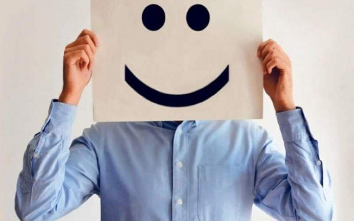 خنده تلخ ایرانیان در مواجهه با سؤالات سیاسی اجتماعی/ "طنز و شوخ طبعی نوعی قرار گرفتن در معرض حداقل است که می گوید فقط یک مشکل وجود دارد" 1 خنده تلخ ایرانیان در مواجهه با سؤالات سیاسی اجتماعی/