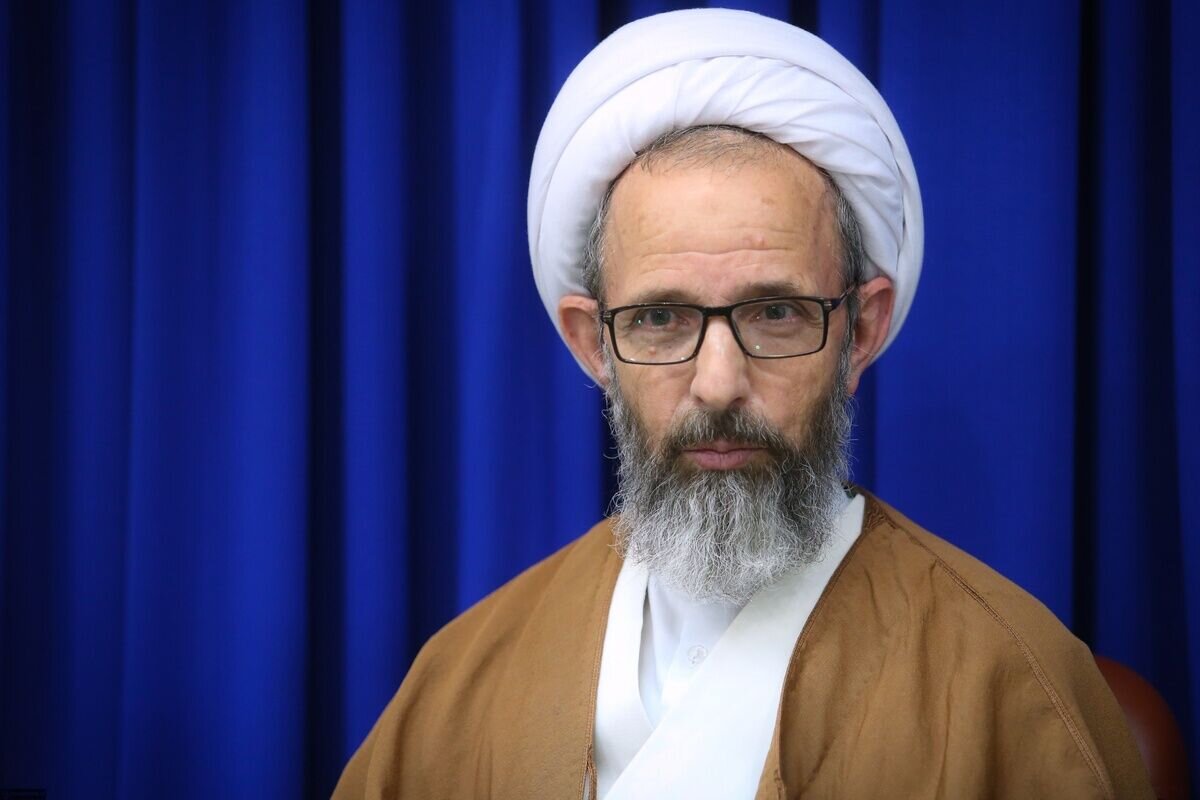 شبکه های فرهنگی سنتی مانند مساجد و روحانیون دارای غرق غرق شده/ دشمنان اسلام از فضای مجازی برای تأثیرگذاری بر نسل جوان هستند