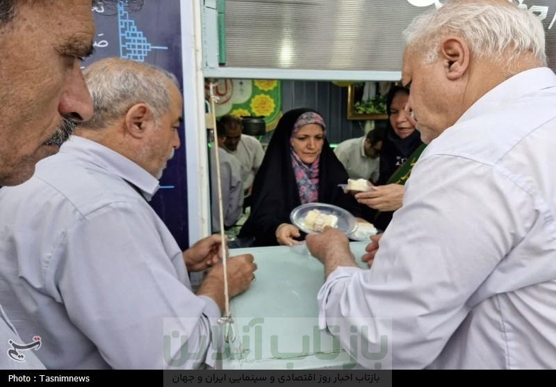 توزیع نذری و جشن های مردمی/اسلامشهر در روز میلاد امام رضا(ع)