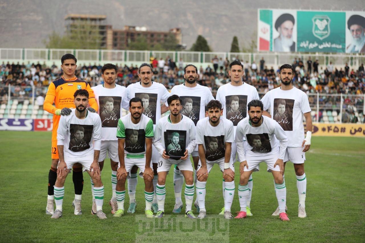 عکس | پوستر باشگاه خیبر با چهره کاپیتان پرسپولیس و برادرش