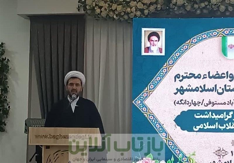 نماز جمعه اسلامشهر بستر بی نظیر ارتباط زنده با مردم
