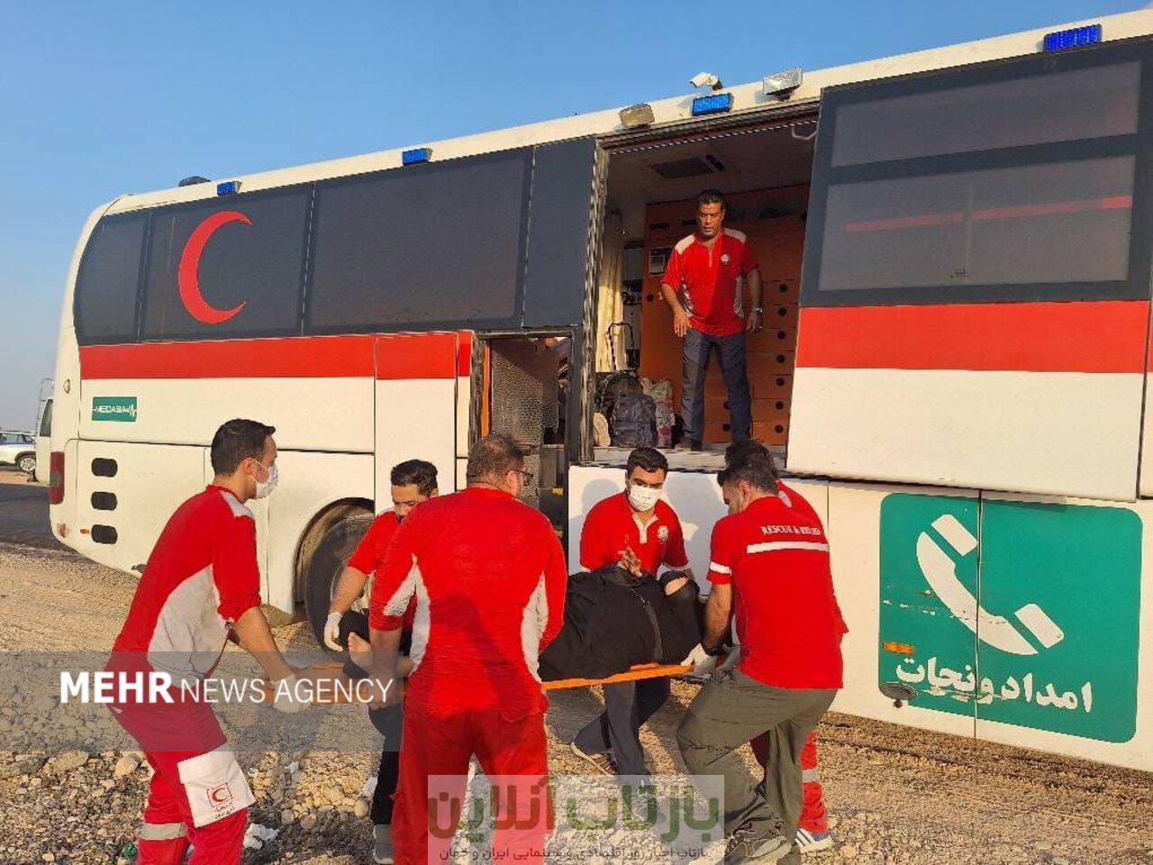 انحراف از جاده اتوبوس حامل زائران ایرانی؛ ۴۳ نفر مصدوم شدند