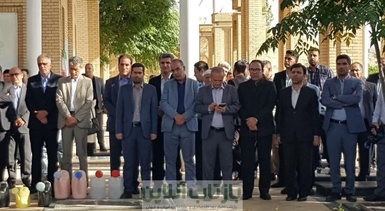 آغاز هفته دولت با آیین غبارروبی و گلباران مزار شهدا در پاکدشت+تصویر