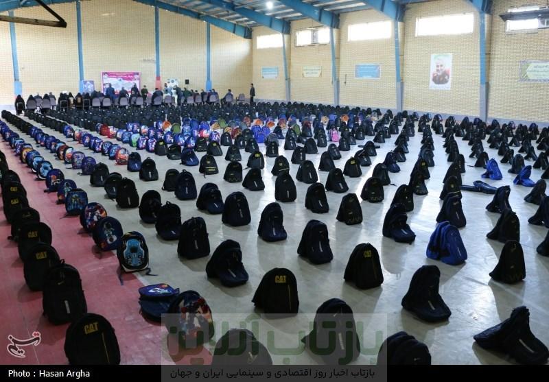 توزیع 800 بسته آموزشی میان دانش‌آموزان تحت پوشش بهزیستی ورامین