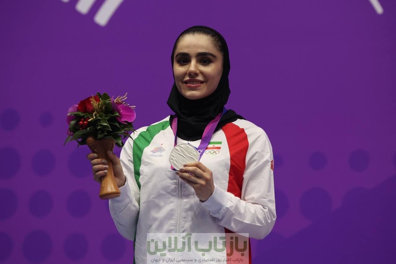 عکس |‌ دختر ایرانی و نگاه احساسی به این طلا تاریخی!