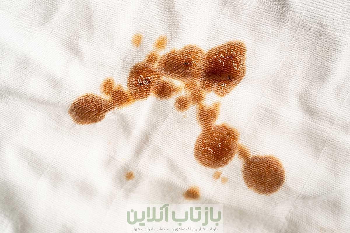 از حلال گریس روی لباس هایی مانند الکل یا بنزین استفاده کنید