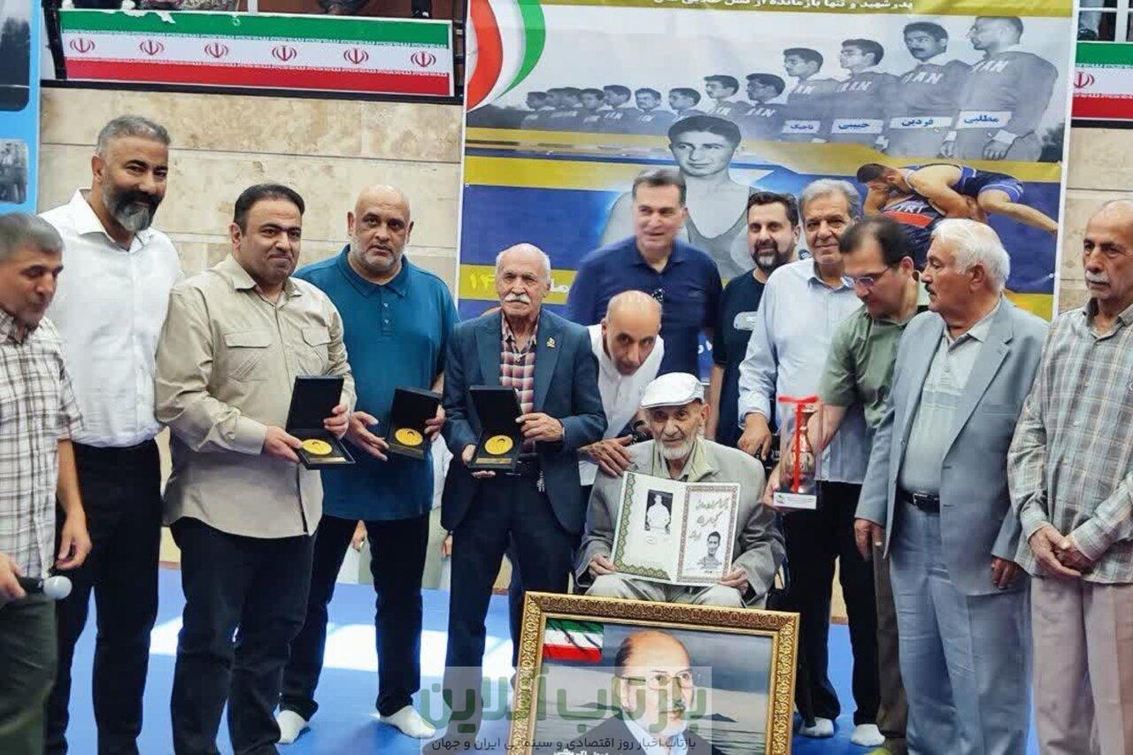 مردی که بوی تختی را می‌دهد!