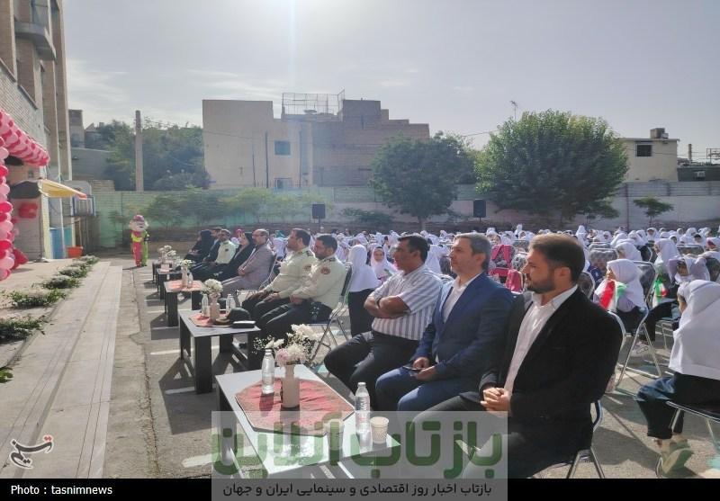 نواخته شدن زنگ مهر در مدرسه روستایی امین آباد با حضور مشاور وزیر راه + تصاویر