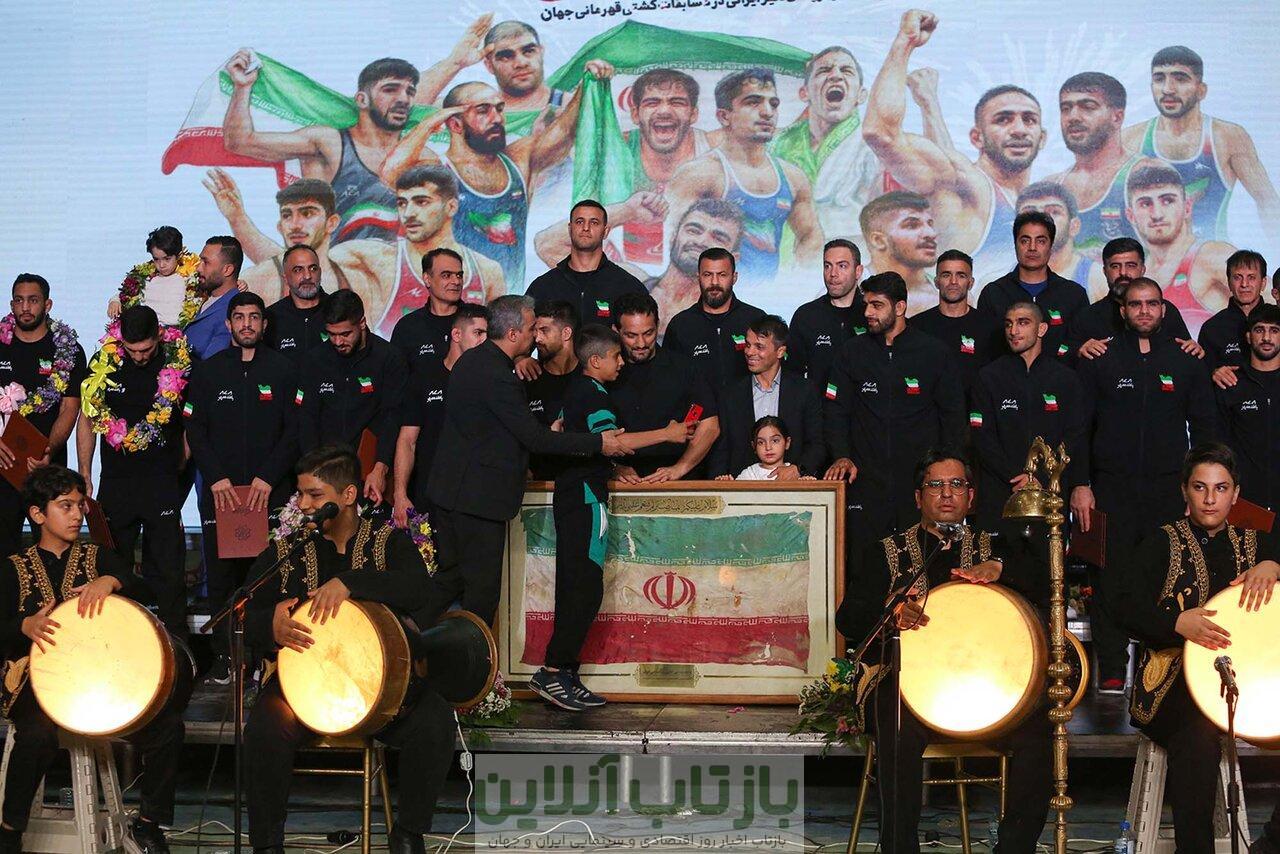 عکس‌هایی زیبا از قهرمانان کشتی