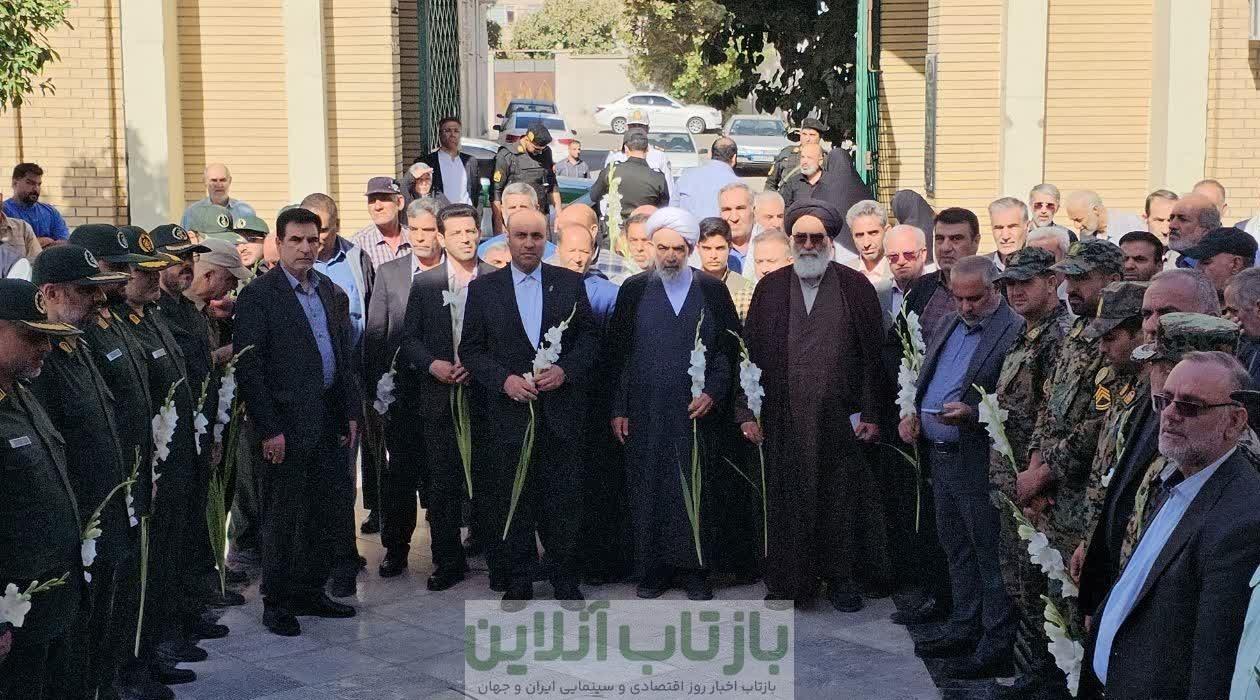 ملت ایران با وحدت مقابل زورگویان و دشمنان ایستاده اند