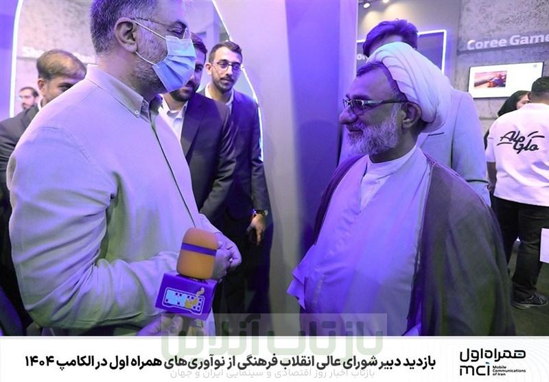 بازدید دبیر شورای عالی انقلاب فرهنگی از نوآوری‌های همراه اول در الکامپ 1404