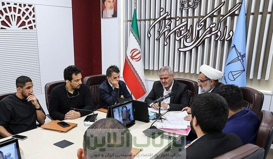مربی شنا توسط کشتی گیران آزاد شد