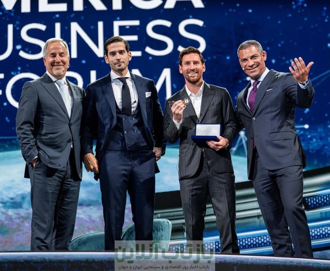 عکس| اهدای کلید شهر میامی به لیونل مسی در مقابل ترامپ