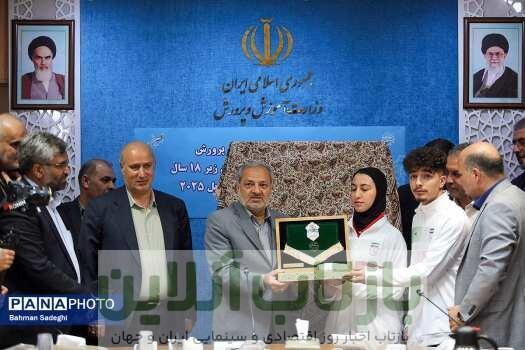 برگزاری آیین بدرقه تیم ملی فوتسال دانش آموزی به برزیل