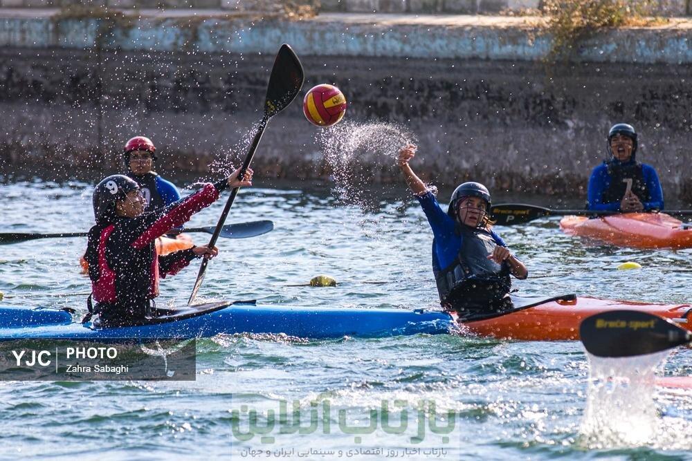 عکس| جدال دخترهای قایقران در دریاچه ورزشگاه آزادی
