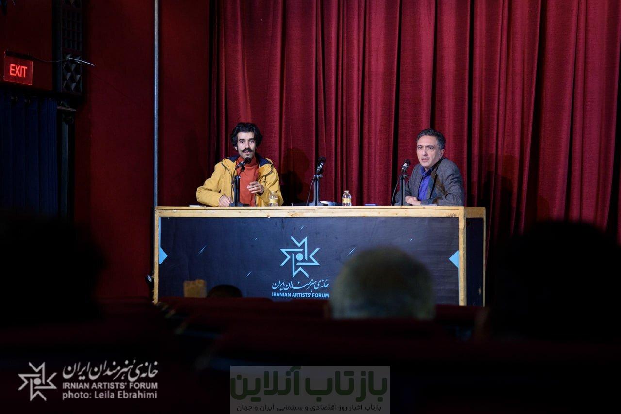 از حضور مدام زن قرمزپوش در میدان فردوسی تا حرکت دایرهای دوربین میان ستونهای مسجدشاه/ دو مستند متعلق به سال ۱۳۵۶ 1 از حضور مدام زن قرمزپوش در میدان فردوسی تا حرکت دایرهای دوربین میان ستونهای مسجدشاه/ دو مستند متعلق به سال ۱۳۵۶