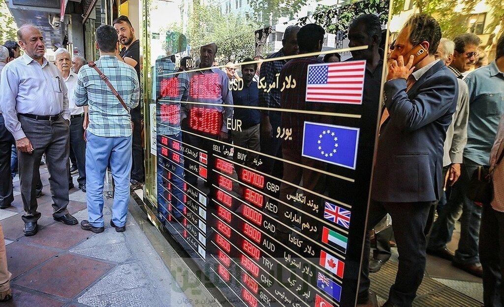 پیش‌بینی جدید یک اقتصاددان از نرخ ارز در آذرماه/ دلار از این سد قیمتی عبور می کند؟