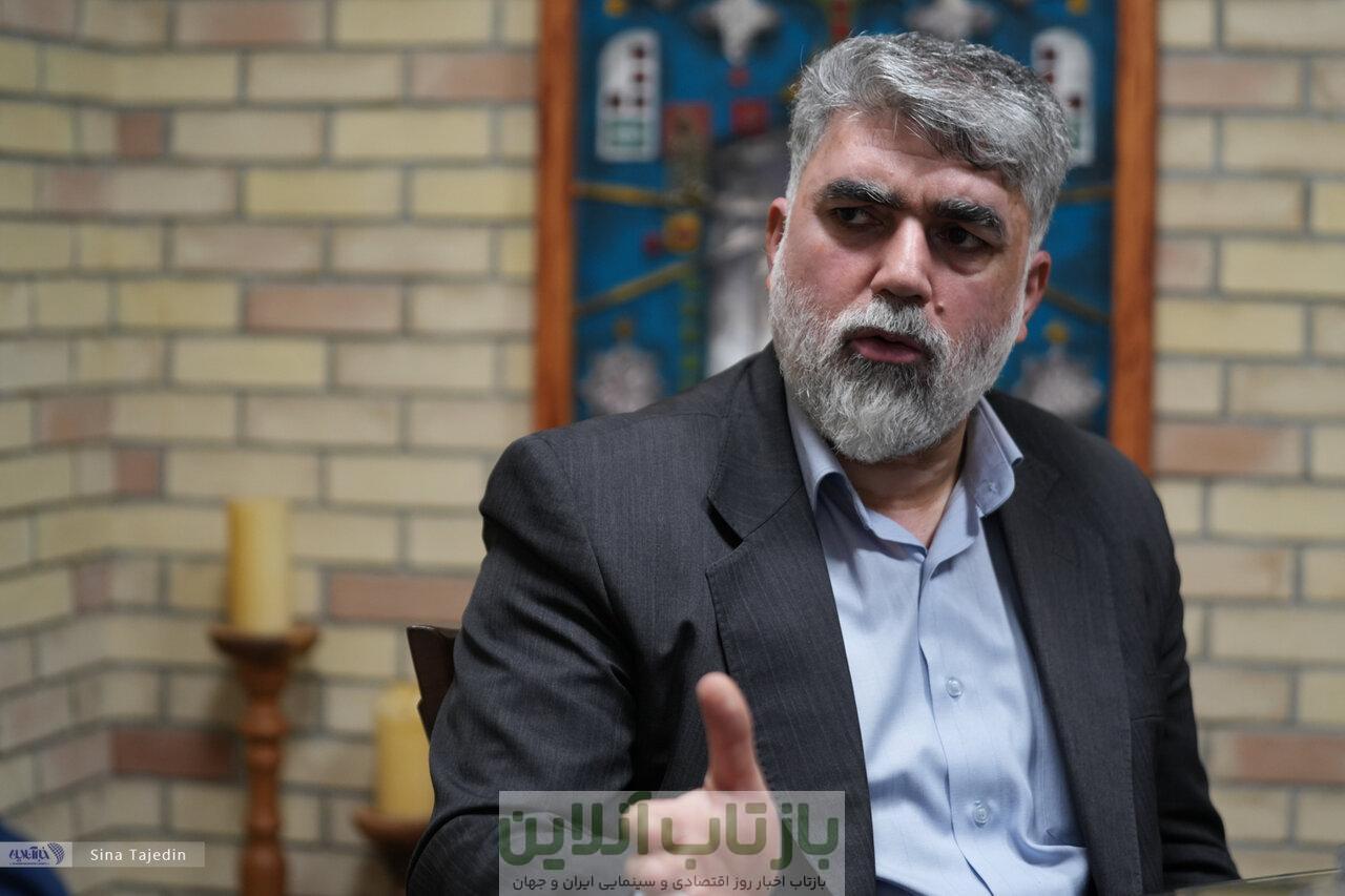 آمریکا ویزا نمی‌دهد چون می‌ترسد آنجا سلام نظامی بدهیم/فقط دو قشر با پرچم دور افتخار می‌زنند؛ شهدا و ورزشکاران