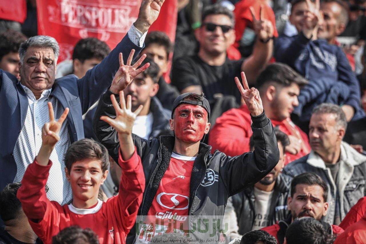 عکس| لوگو بوس پرسپولیس روی سکوها در دربی!