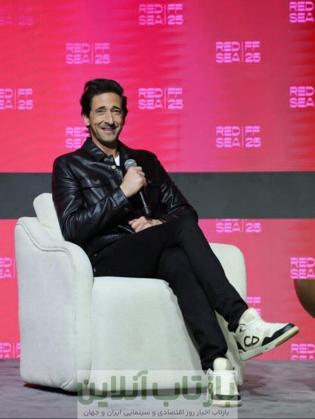 از جانی دپ تا آنتونی هاپکینز؛ چرا ستاره‌ها این روزها راه جده را در پیش گرفته‌اند؟