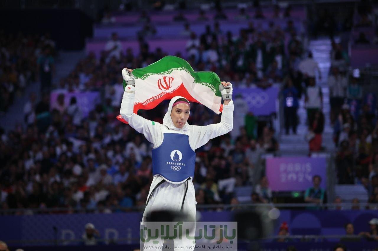 عکس | استقبال خانوادگی از مبینا نعمت‌زاده پس از طلای جهان