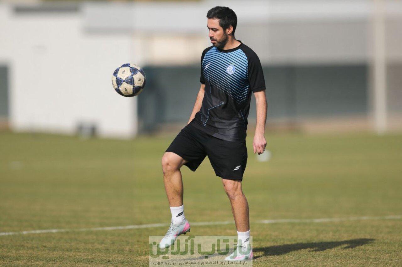 کنایه خسرو حیدری به پرسپولیس روی آنتن زنده/ هفته دیگر سپاهان را از صدر، پایین می‌کشند!