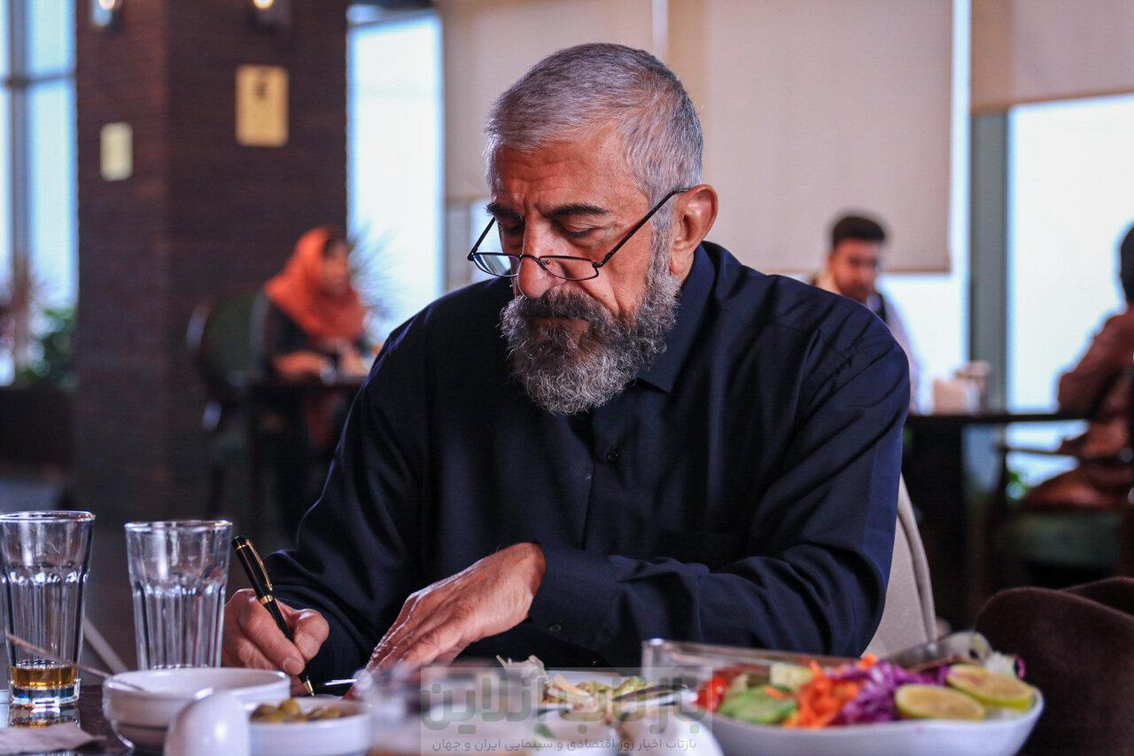 نمایش جریان زندگی در «جهان مبهم هاتف»/ برای طراحی لباس خودم را جای کاراکترها میگذارم 1 نمایش جریان زندگی در «جهان مبهم هاتف»/ برای طراحی لباس خودم را جای کاراکترها میگذارم