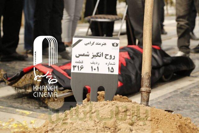 مجید صالحی، حسن فتحی و… در خاکسپاری یک فعال سینما 7 مجید صالحی، حسن فتحی، شمقدری و… در خاکسپاری یک فعال سینما