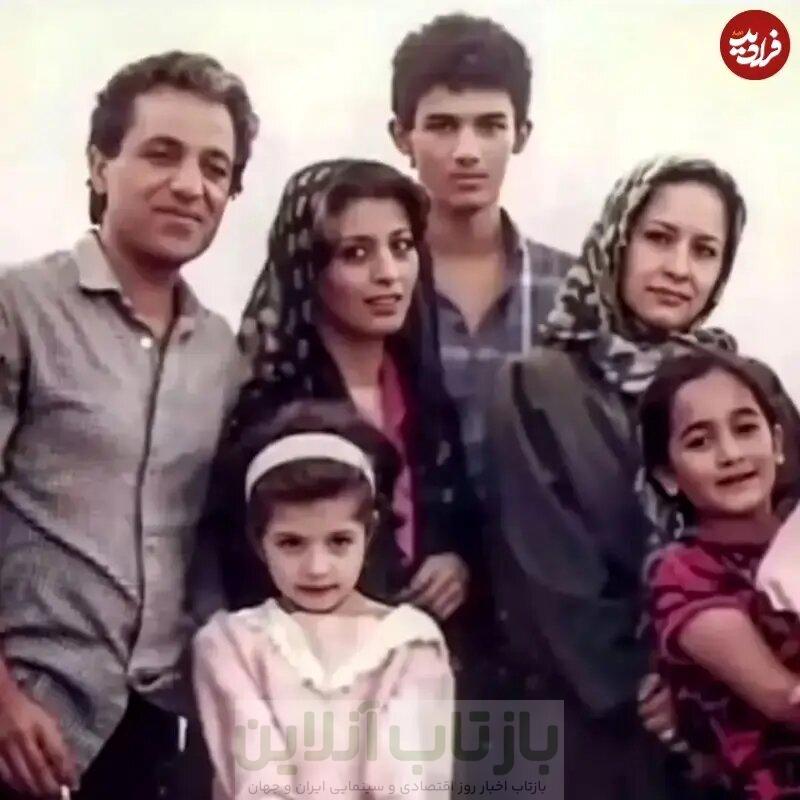 آزیتا حاجیانِ ۳۰ ساله در کنار مرجانِ خواننده/ عکس